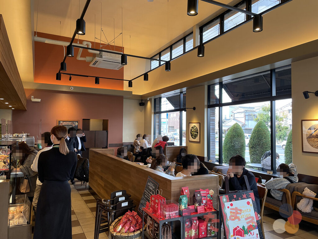 スターバックスコーヒー 橿原中和幹線葛本店の店内の写真