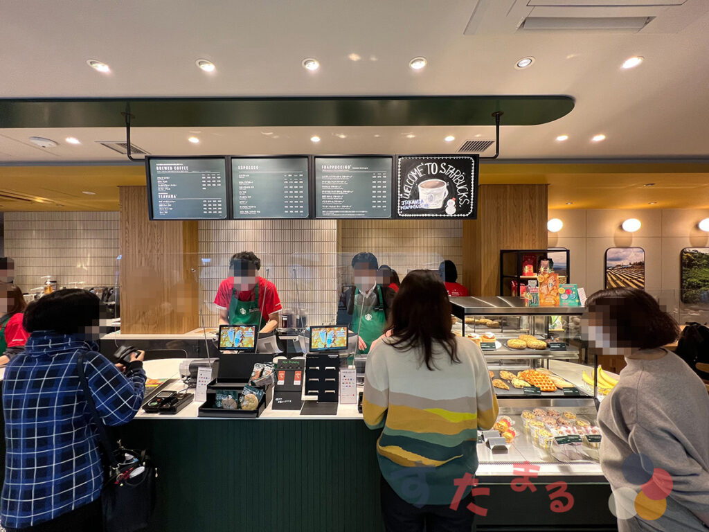 スターバックスコーヒー 神田駅南口店のレジカウンターの正面画像