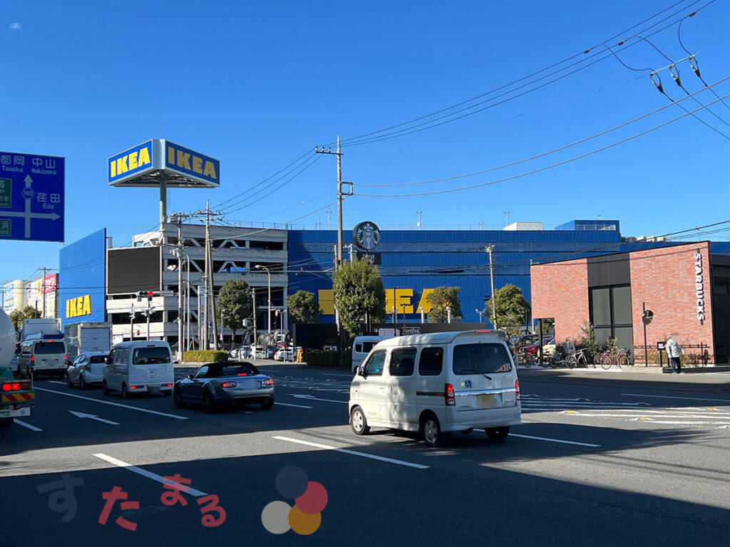 スターバックスコーヒー 横浜折本店とIKEAの写真