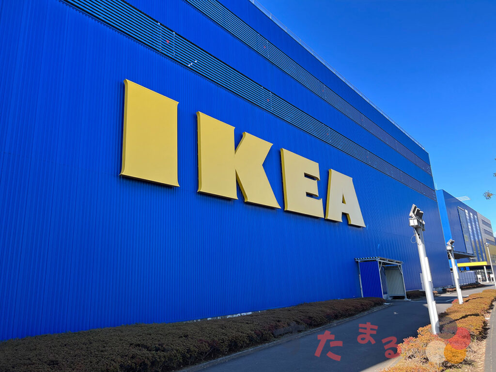 IKEA港北の巨大ロゴ文字オブジェクトの写真