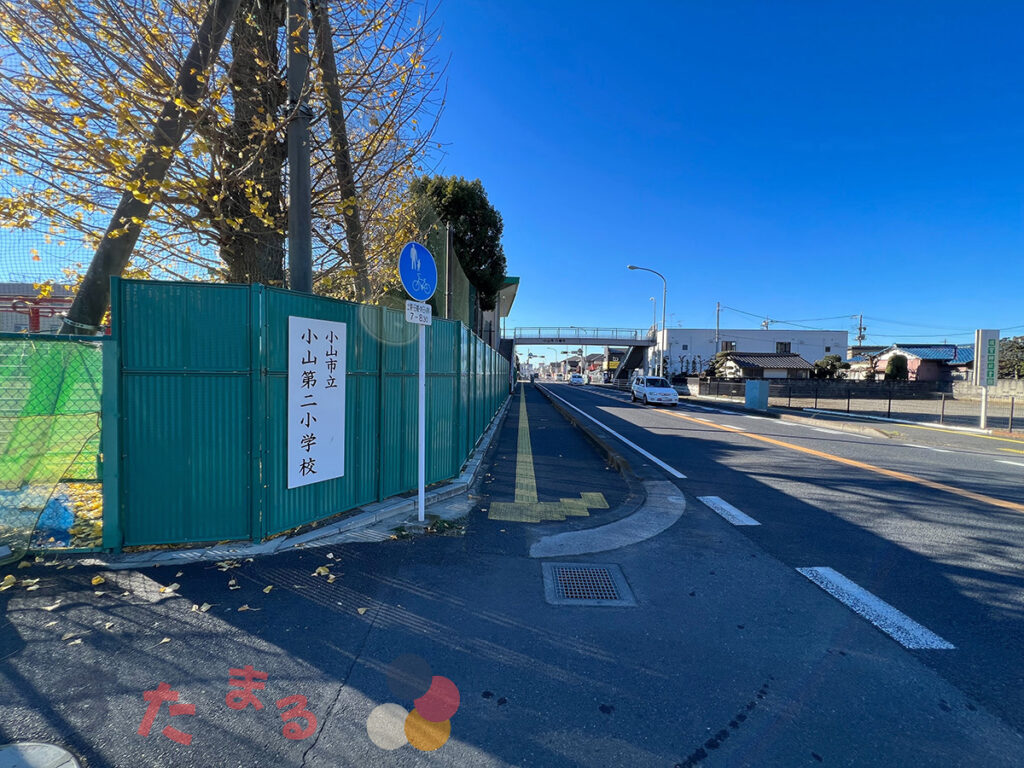 スタバ小山宮本店前からみた国道４号線(旧道)の東京・越谷方面の写真