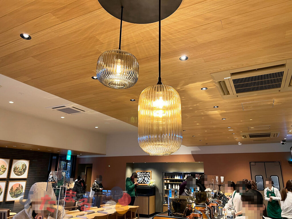 スターバックスコーヒー小山宮本店のオシャレなアロマキャンドルのようなライトの写真