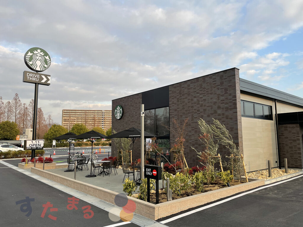 スターバックスコーヒー 大阪鶴見緑地公園店のオープン前のお店の外観写真