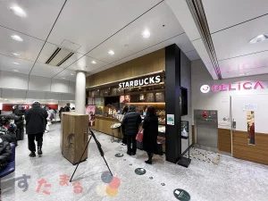 ＪＲ東海 東京駅新幹線南ラチ内店の向かって右側から見たお店の写真のスライド表示用のボタンサムネイル画像