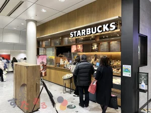 ＪＲ東海 東京駅新幹線南ラチ内店の向かって右側から見たお店の広角バージョン写真のスライド表示用のボタンサムネイル画像