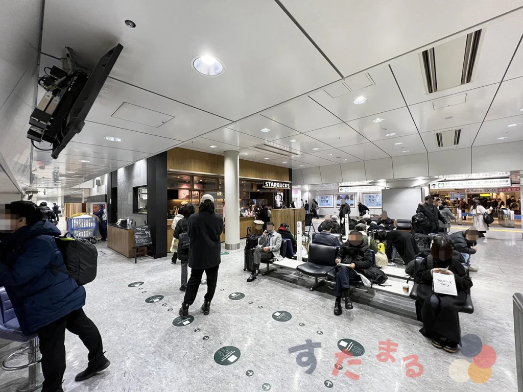 ＪＲ東海 東京駅新幹線南ラチ内店の向かって左側から見たお店の広角バージョン写真