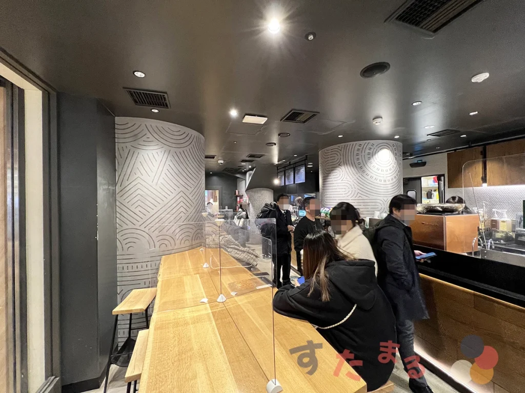 スターバックスコーヒーグランスタ東京店の店内の写真