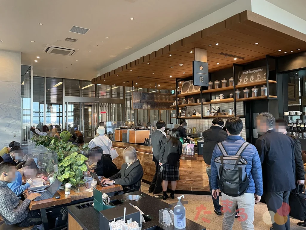 スターバックスコーヒー名古屋 JRゲートタワー店のキッチンとカウンターの写真