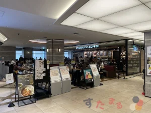 スターバックスコーヒー名古屋ＪＲセントラルタワーズ店を少し離れて見たようすの写真のスライド表示用のボタンサムネイル画像