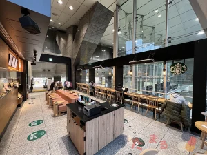 スターバックスコーヒー ＪＲ東京駅日本橋口店の店内の写真のスライド表示用のボタンサムネイル画像