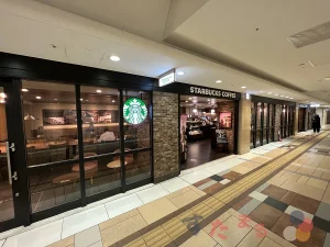 スターバックスコーヒー ヤエチカ店の店舗出入口外観の写真のスライド表示用のボタンサムネイル画像