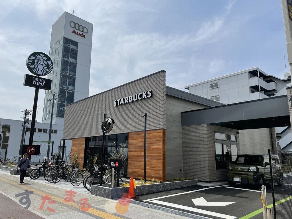 スターバックスコーヒー 広島大宮店の店舗外観とドライブスルー受取口の画像