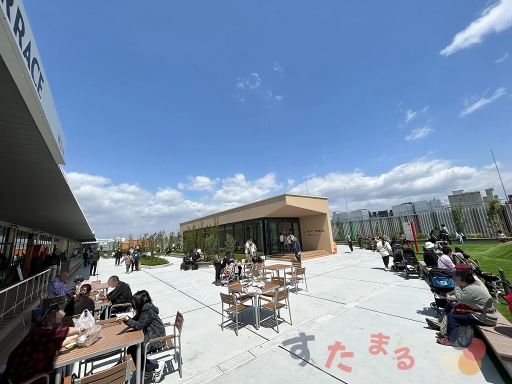 三井ショッピングパークららぽーと門真屋上の空の広場の写真