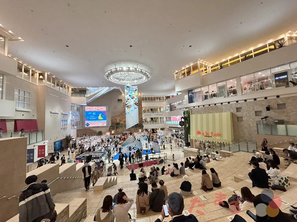 阪急百貨店梅田本店の9階祝祭広場の様子写真