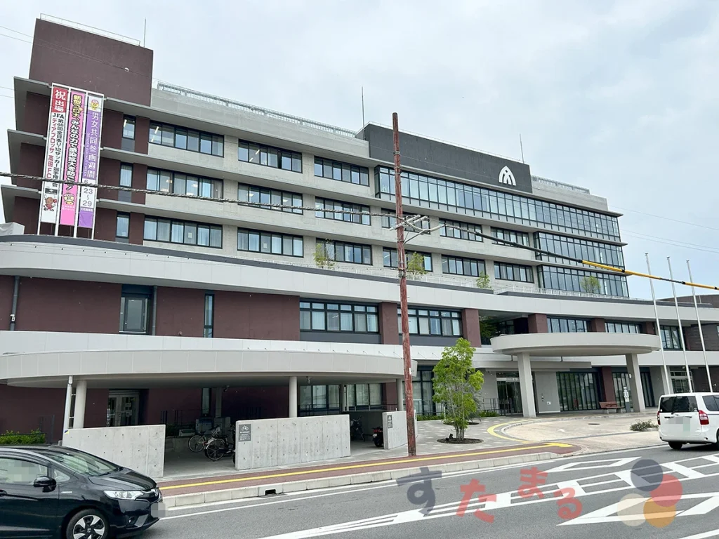 奈良県大和高田市の市役所庁舎の外観の写真