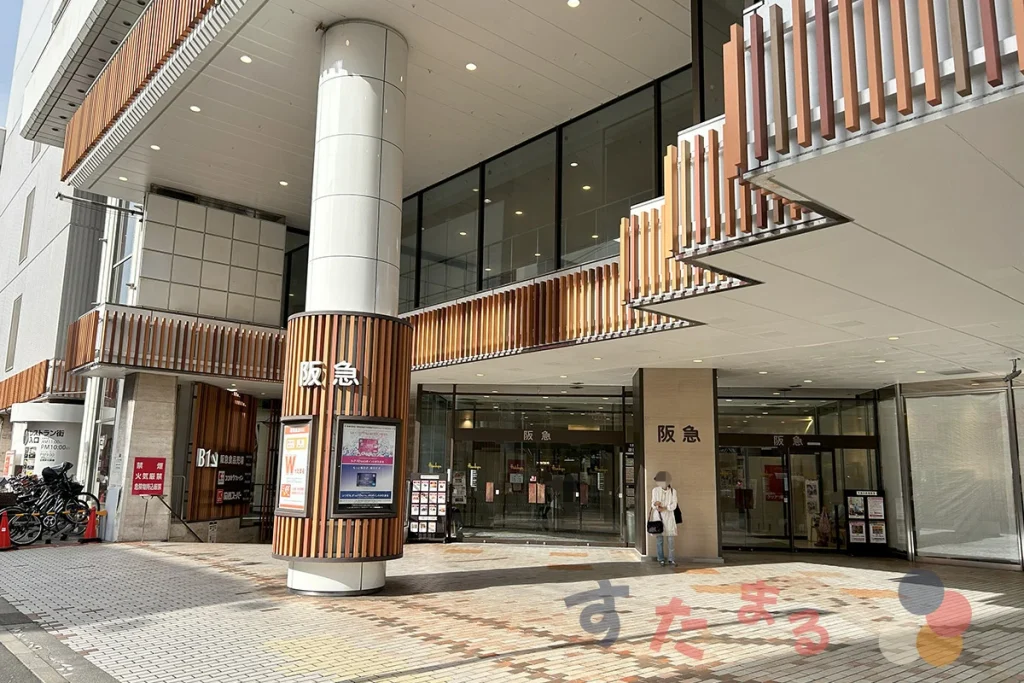高槻阪急の正面入口の写真