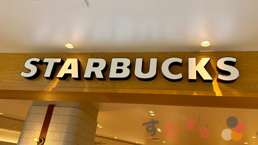 スターバックスコーヒー 高槻阪急店のロゴ文字オブジェクトの写真