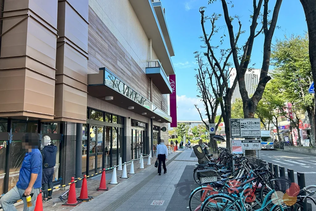 スターバックスコーヒー イオン古川橋駅前店の屋外入口の写真