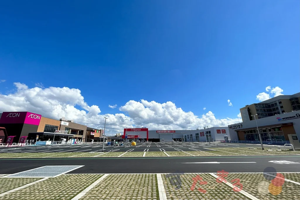 そよら東岸和田の外観と駐車場の写真