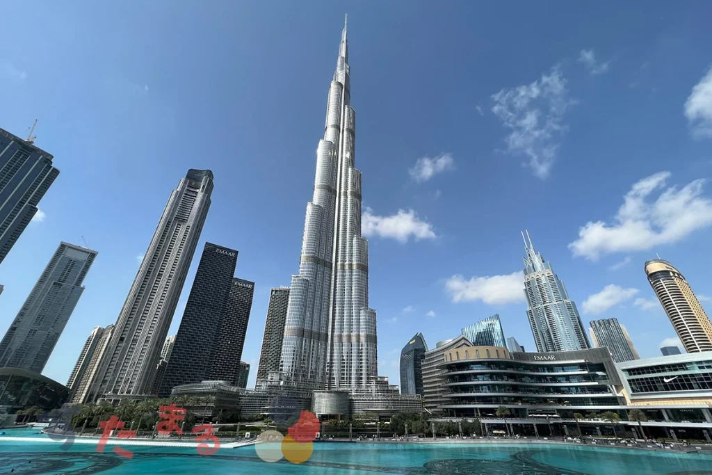 世界で最も高いビルであるドバイのBurj Khalifa (ブルジュ ハリファ/カリーファ)の外観写真