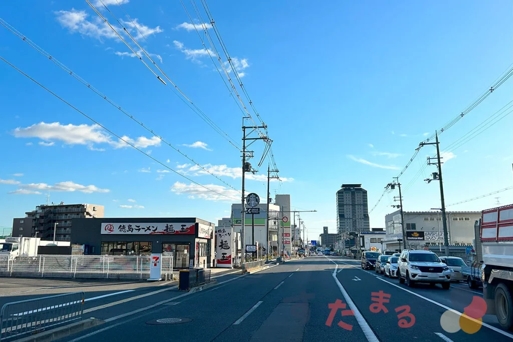 スターバックスコーヒー 京都久世店と国道171号線いないちの神戸および高槻方面を見たようす写真