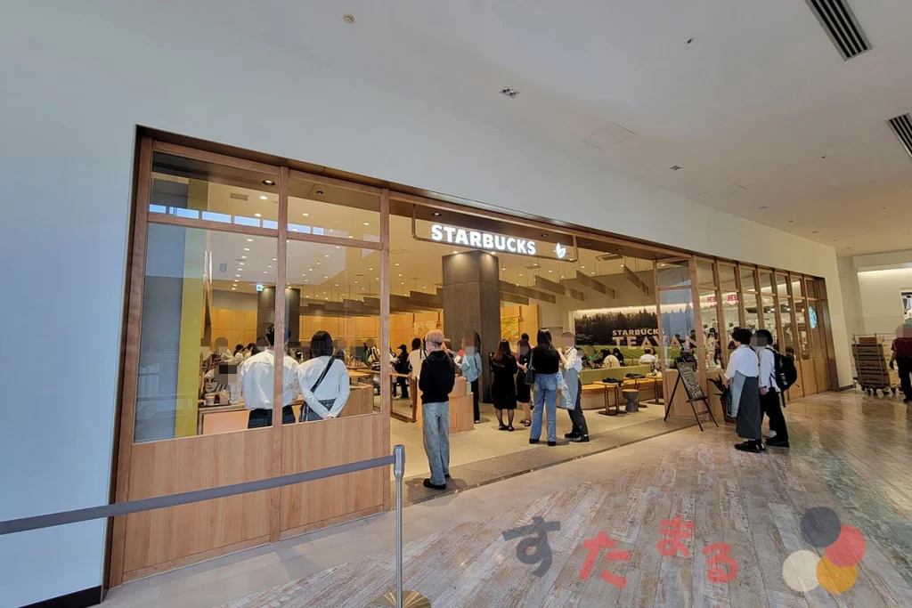 starbucks coffee 阪急西宮ガーデンズ4階店の出入口側からみた写真