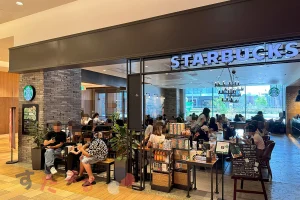 スターバックスコーヒーLUCUA 1100 2階 グランマルシェ店の店内と外観がわかる写真のスライド表示用のボタンサムネイル画像