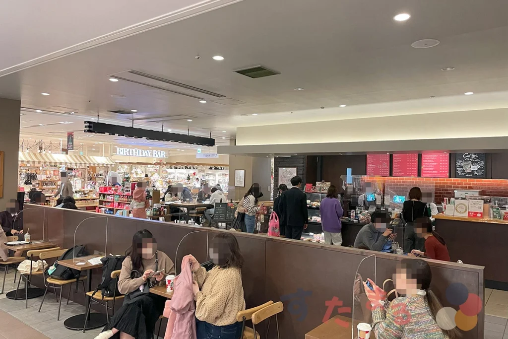 スターバックスコーヒーLUCUA9階店の客席の写真