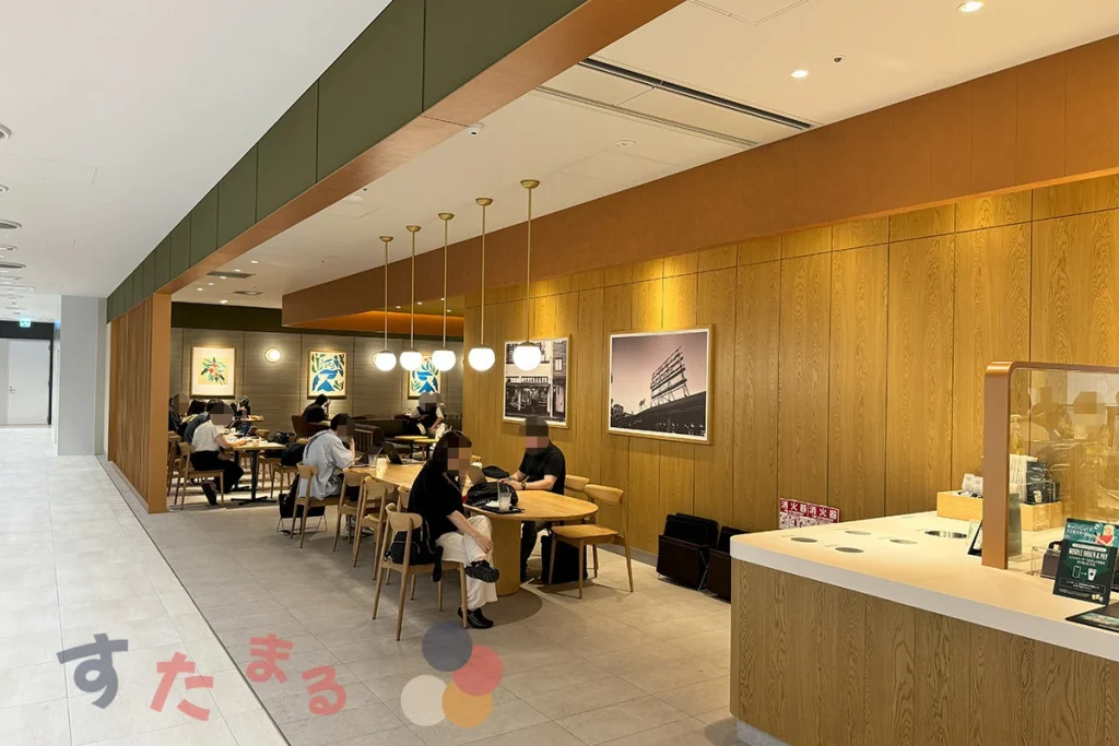 starbucks coffee kitte osakaのコンセント席の写真