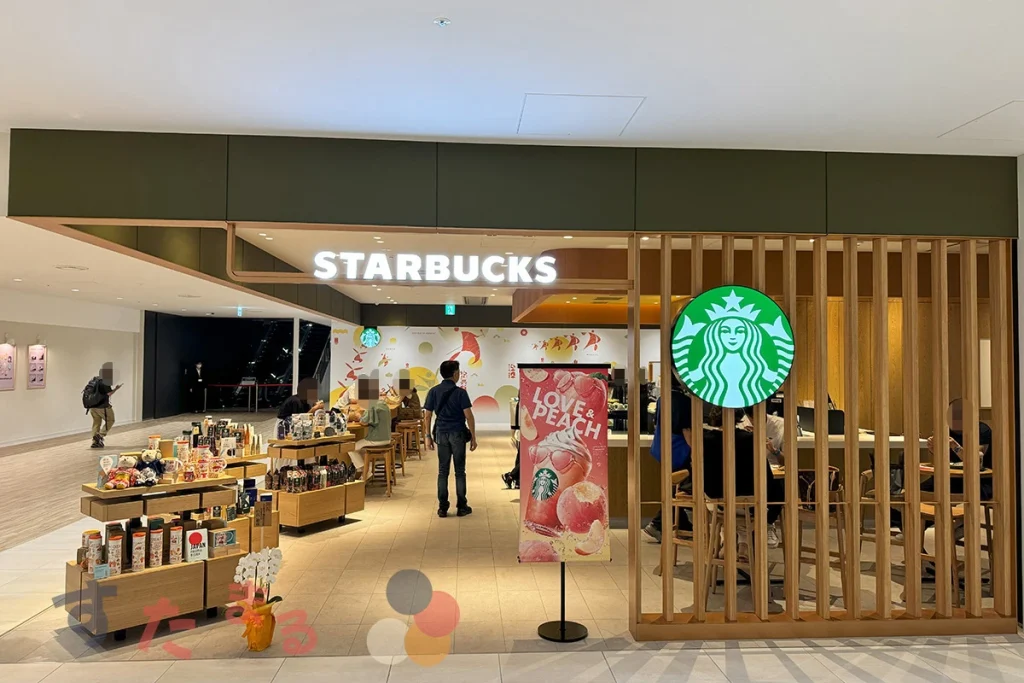 スターバックスコーヒーキッテ大阪店のMBSシアターエントランス、乗馬俱楽部銀座側から見た店内の写真